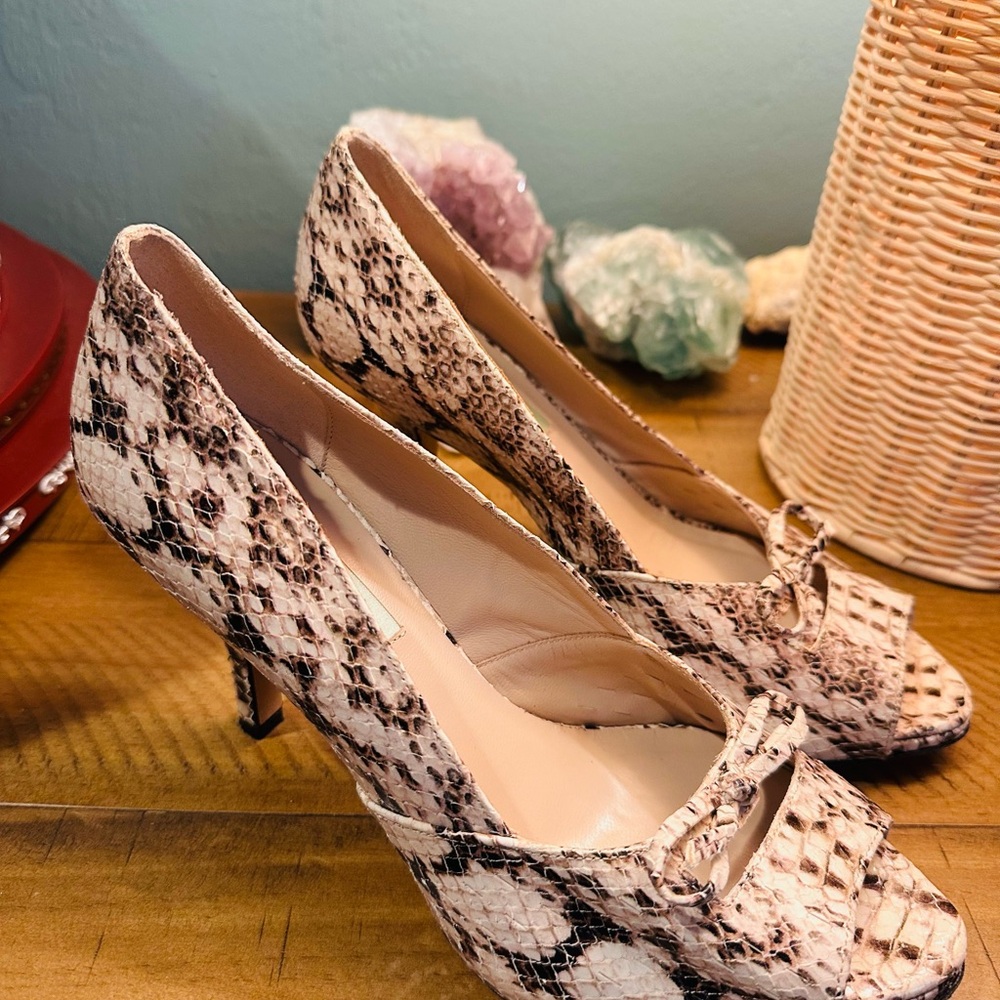 Gracie Collection/Julie Lopez Cream and Brown Night Out Snake Heels Size 8.5